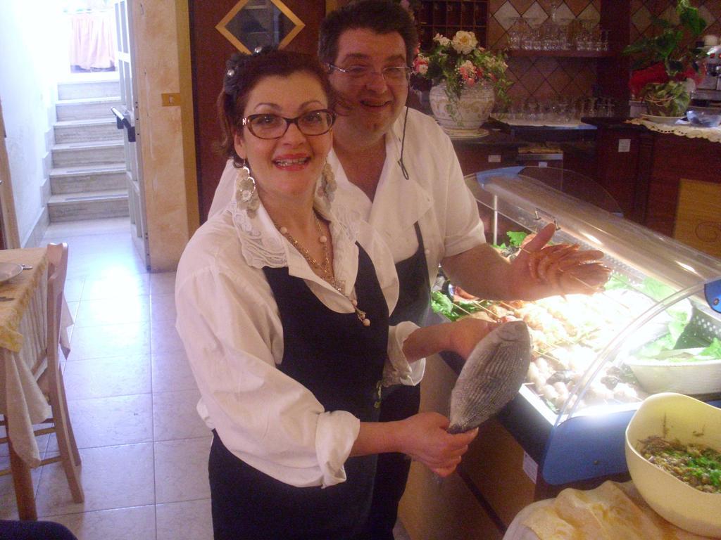 Pensione S. Antonio Ristorante Silvia ฟูร์ชีซิกูโล ภายนอก รูปภาพ