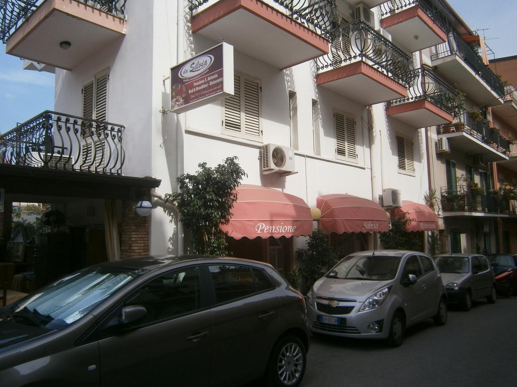 Pensione S. Antonio Ristorante Silvia ฟูร์ชีซิกูโล ภายนอก รูปภาพ